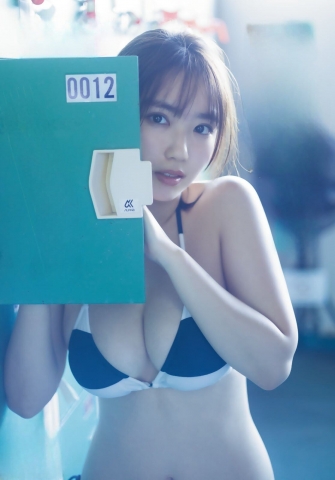 Aika Sawaguchi continues to shine at the forefront of gravure001