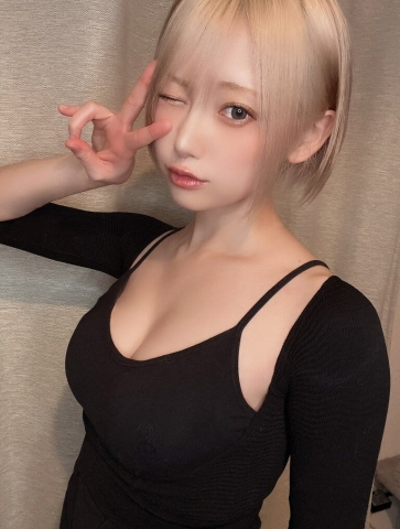 Kokoro Shinozaki a beautiful woman with trademark short blond hair006