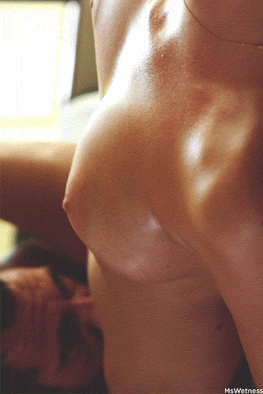 外国人美女のツルスベおまんこを舐めまくるクンニエロGIF画像10