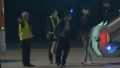移送中に逮捕の特殊詐欺グループ19人が羽田空港に到着